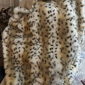 Donna Salyers Fabulous Furs Snow Lynx Blanket 60" x 72"